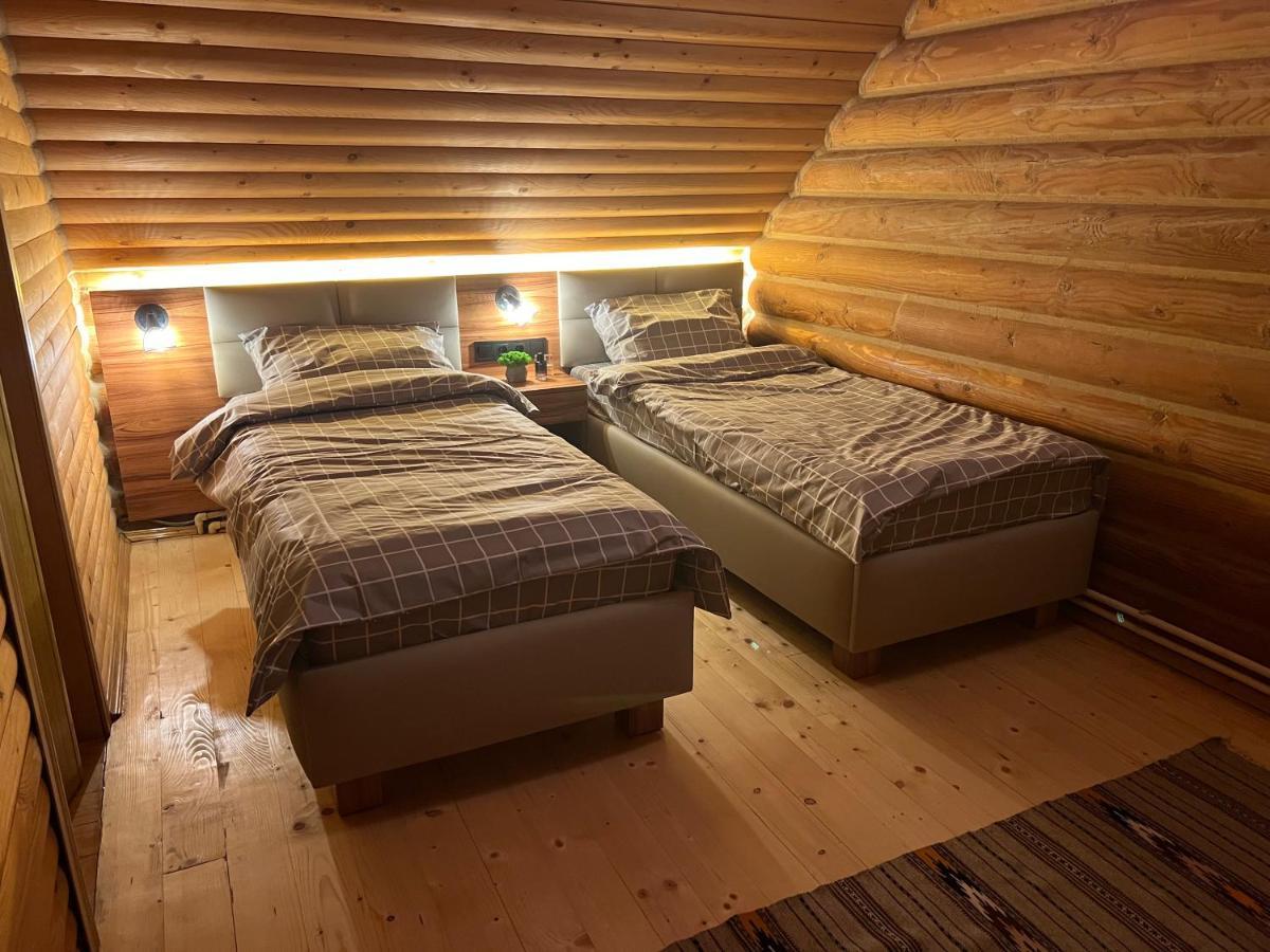 Forest House Lodge *